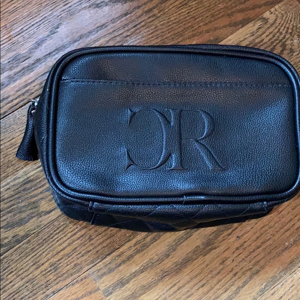 Makeup bag black quilted with zipper